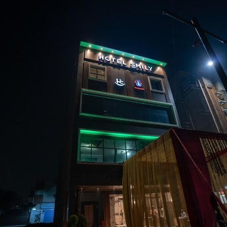 Hotel Smily Ludhiana Dış mekan fotoğraf