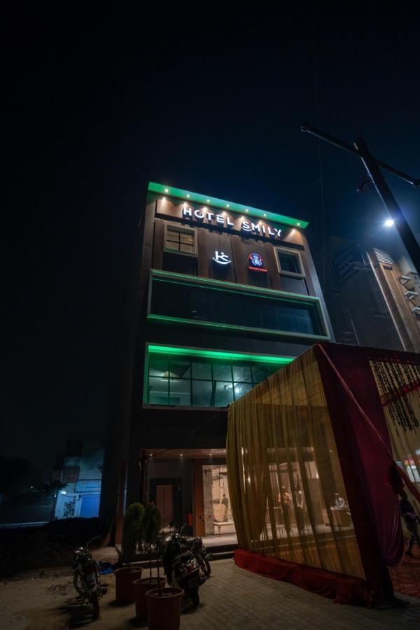 Hotel Smily Ludhiana Dış mekan fotoğraf