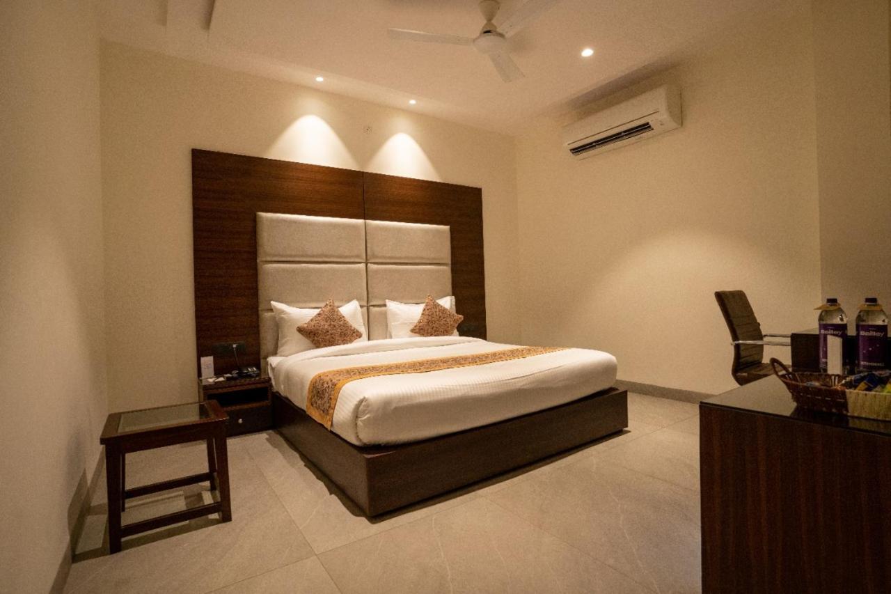 Hotel Smily Ludhiana Dış mekan fotoğraf