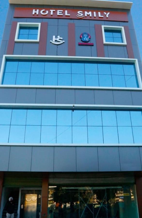 Hotel Smily Ludhiana Dış mekan fotoğraf
