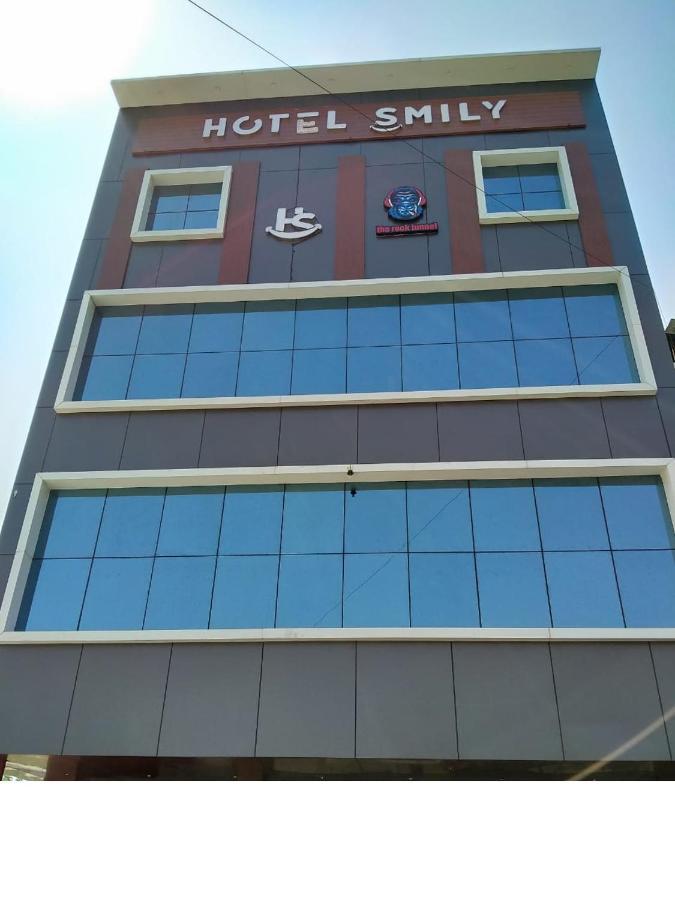 Hotel Smily Ludhiana Dış mekan fotoğraf